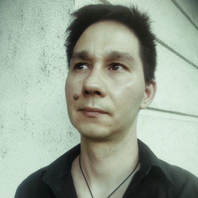 author Zoltán Komor